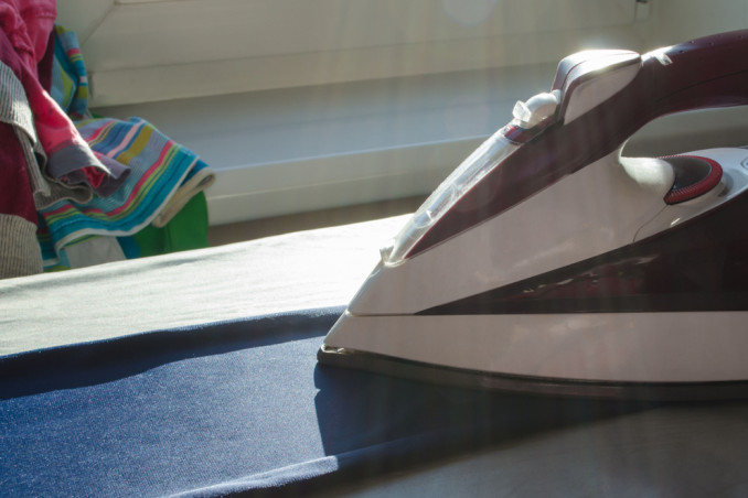 come stirare pantaloni, come si stirano i pantaloni